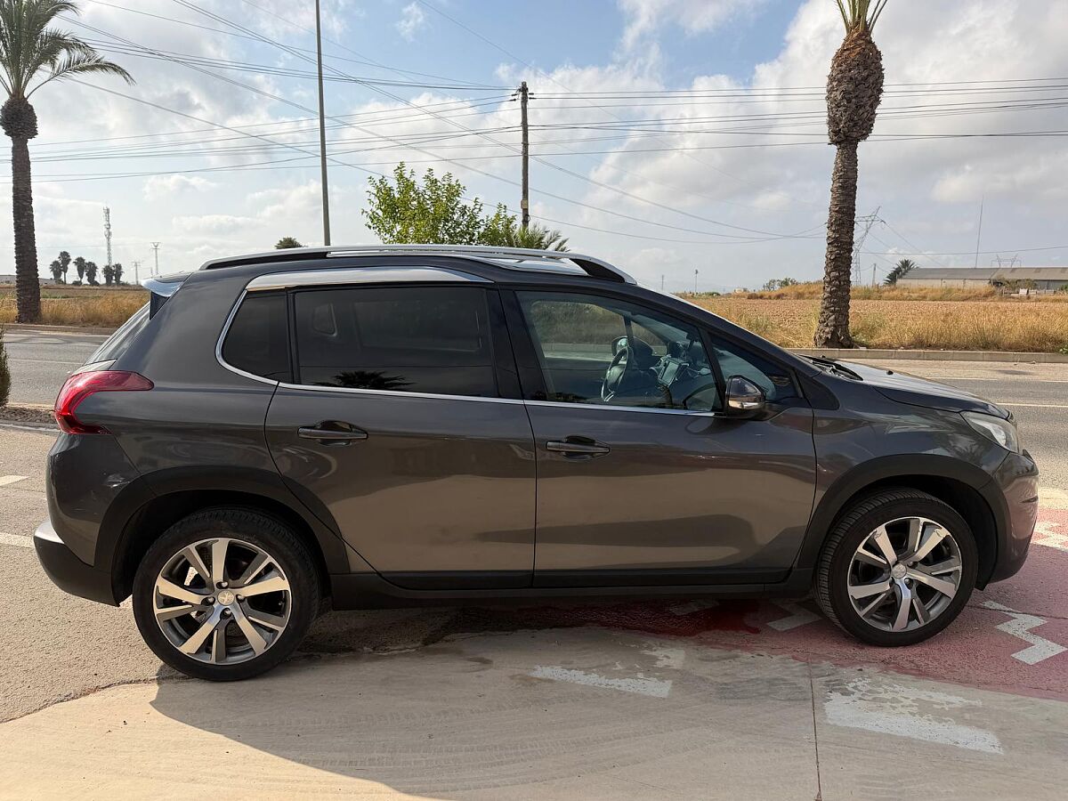 PEUGEOT 2008 ALLURE 1.2 E-THP AUTO SPANISH LHD IN SPAIN 41000 MILES SUPERB 2019